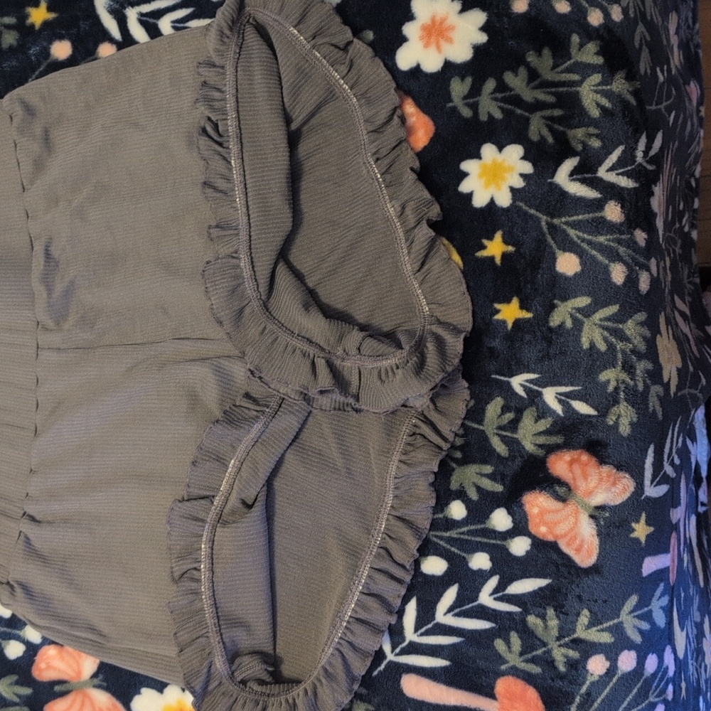 Gray Ruffled Women's Shorts - Picture 6 of 6